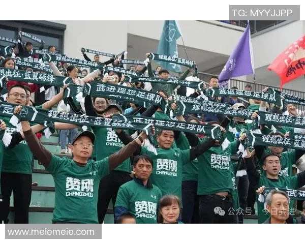 足球明星温暖心声传递对粉丝的关爱与支持 足球明星温暖心声传递对粉丝的关爱与支持